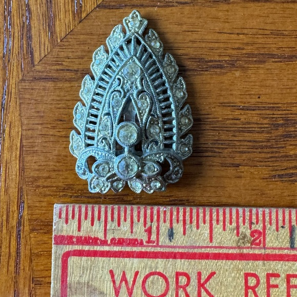 Vintage Silver Tone and Gold Tone Shield Rhinestone Dress Fur ClipVintage - Picture 5 of 6